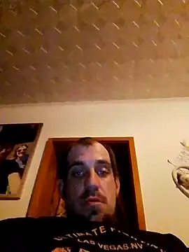 Snapshot of Codymc89 chatting on February 5, 2026, 2:40 am Codymc89 online show from February 5, 2026, 2:40 am