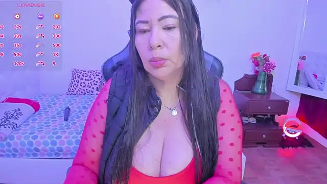 esmeralda milf online show from October 5, 2025, 1:35 pm