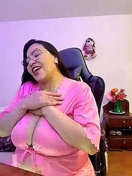 Snapshot of esmeralda_milf chatting on February 27, 2026, 8:08 pm esmeralda milf online show from February 27, 2026, 8:08 pm