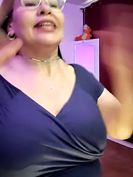 Snapshot of esmeralda_milf chatting on July 22, 2026, 8:33 pm esmeralda milf online show from July 22, 2026, 8:33 pm