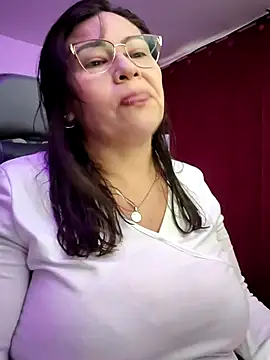 Snapshot of esmeralda_milf chatting on June 22, 2026, 8:28 pm esmeralda milf online show from June 22, 2026, 8:28 pm