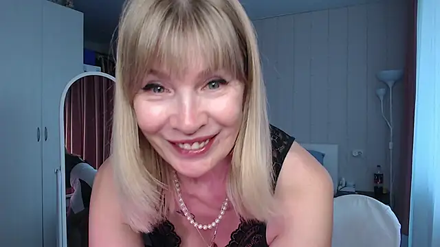 Snapshot of JuliaVilnet chatting on May 15, 2026, 5:05 am JuliaVilnet online show from May 15, 2026, 5:05 am