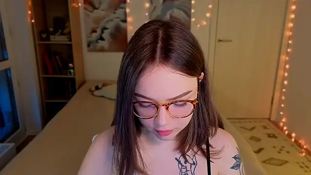 MilenaSaint online show from April 7, 2026, 4:03 am