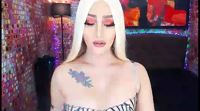 Snapshot of KylieMaxwellCaulfield_TS chatting on February 17, 2025, 6:50 pm KylieMaxwellCaulfield TS online show from February 17, 2025, 6:50 pm