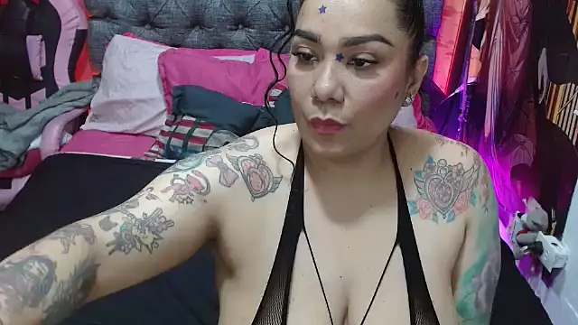 JEENEVIEVE online show from June 4, 2026, 6:23 pm