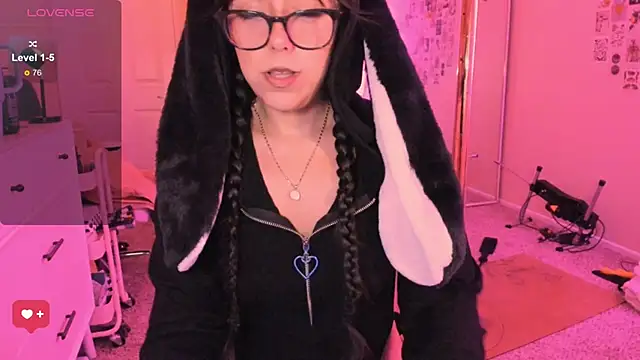 Evie-Luna online show from October 25, 2025, 3:28 am