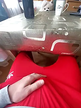 MlodyDres online show from October 15, 2025, 6:54 am