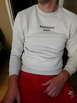 MlodyDres online show from October 10, 2025, 4:41 pm