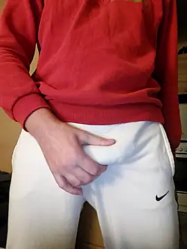 MlodyDres online show from October 28, 2025, 5:34 pm