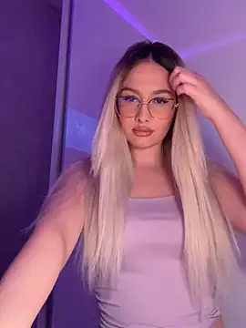 mollyxxx online show from November 4, 2025, 1:42 am