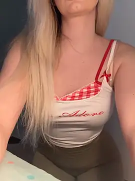 mollyxxx online show from February 27, 2026, 6:46 am