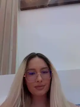 mollyxxx online show from November 20, 2025, 3:51 am