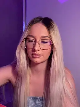 mollyxxx online show from October 9, 2025, 2:23 am