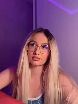 mollyxxx online show from November 5, 2025, 3:31 am