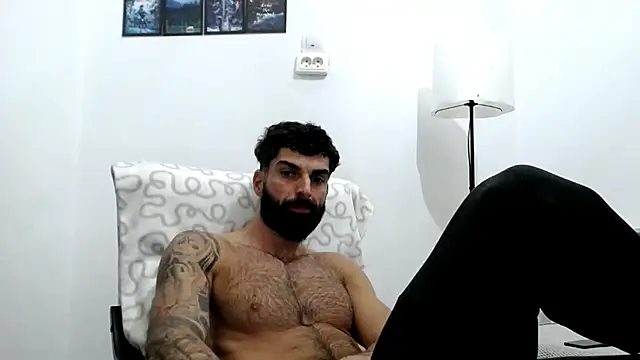 Verycutex online show from December 4, 2025, 6:18 pm