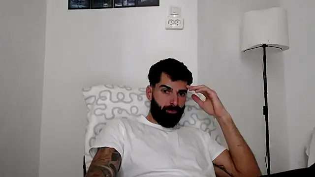 Verycutex online show from November 25, 2025, 8:25 am