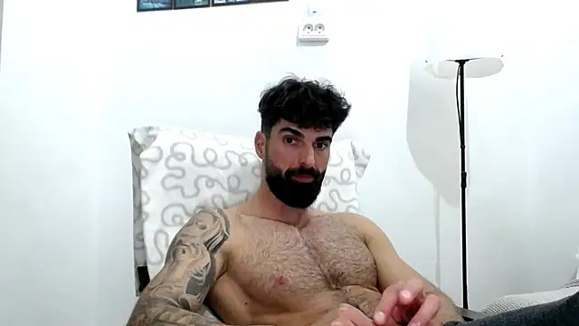 Verycutex online show from May 18, 2026, 5:51 pm