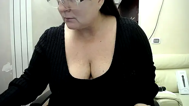 SutraLove online show from December 5, 2024, 6:49 pm