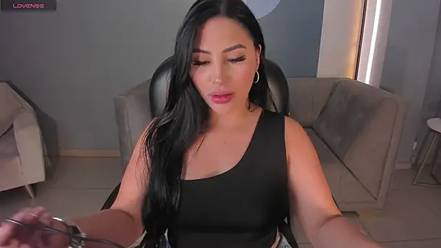 MiaRoberts1 online show from November 25, 2025, 5:57 pm