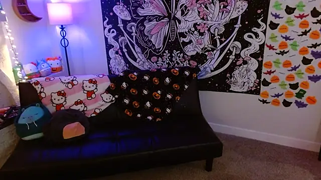 HazeyBvby online show from October 8, 2025, 6:04 am