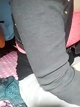 Snapshot of loveyou246 chatting on January 23, 2025, 12:04 am loveyou246 online show from January 23, 2025, 12:04 am