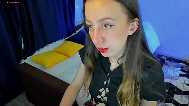 CurlySteph online show from March 9, 2025, 10:08 pm