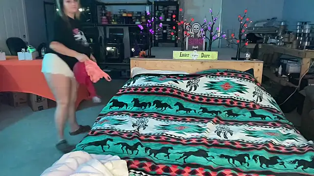 magicsparkles online show from October 8, 2025, 3:08 am