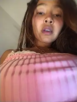 Snapshot of Colombiana219 chatting on May 15, 2026, 2:20 am Colombiana219 online show from May 15, 2026, 2:20 am