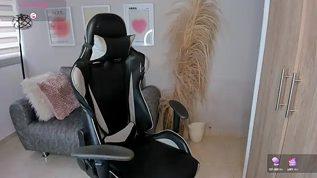 Snapshot of ashley_23_ chatting on October 9, 2025, 7:03 pm ashley 23 online show from October 9, 2025, 7:03 pm