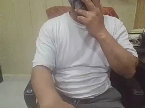 Snapshot of hairymaster95 chatting on May 24, 2026, 5:29 am hairymaster95 online show from May 24, 2026, 5:29 am