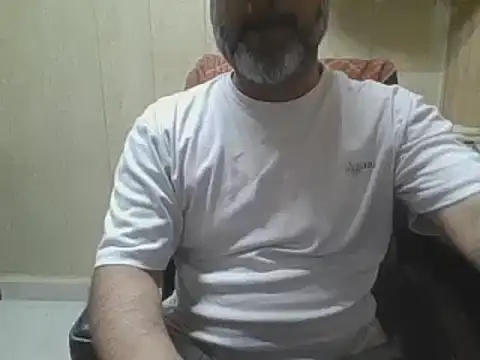 Snapshot of hairymaster95 chatting on May 17, 2026, 7:19 am hairymaster95 online show from May 17, 2026, 7:19 am