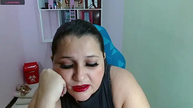 Kerly Doll online show from February 11, 2025, 9:03 pm