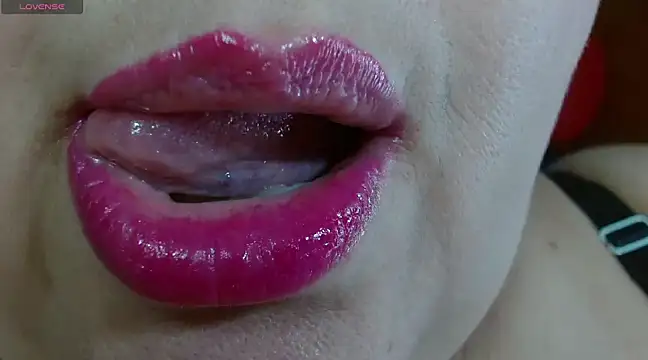 Kerly Doll online show from February 15, 2025, 9:49 pm