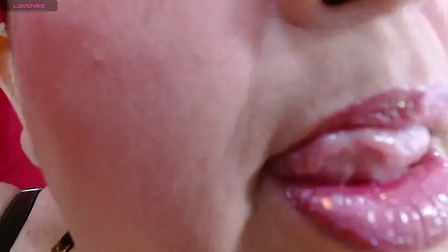 Kerly Doll online show from May 17, 2026, 3:34 pm