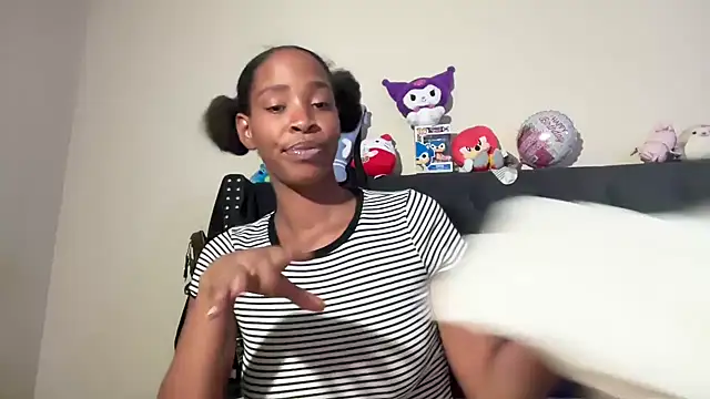 Snapshot of Cum2Charm chatting on June 3, 2026, 5:19 am Cum2Charm online show from June 3, 2026, 5:19 am