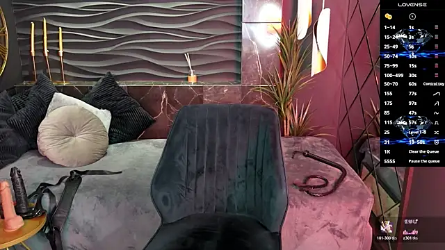 KylieMellow online show from November 30, 2025, 5:30 am