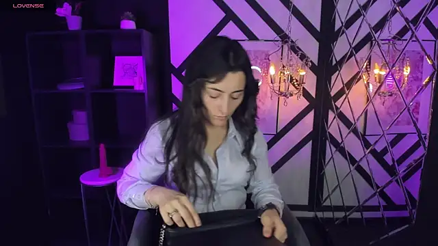 KylieMellow online show from February 17, 2025, 1:33 pm