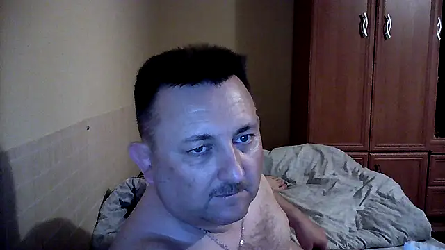 Snapshot of Novy73 chatting on October 25, 2025, 10:32 pm Novy73 online show from October 25, 2025, 10:32 pm