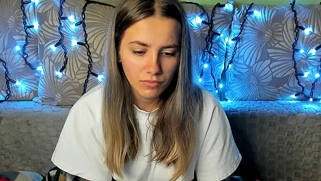 MaggieCake online show from November 12, 2025, 3:54 am