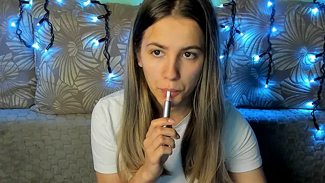 MaggieCake online show from December 3, 2025, 5:30 am