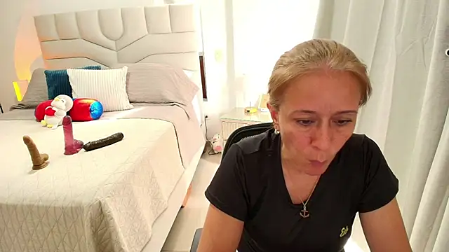 Naty Stone online show from April 23, 2026, 7:48 pm