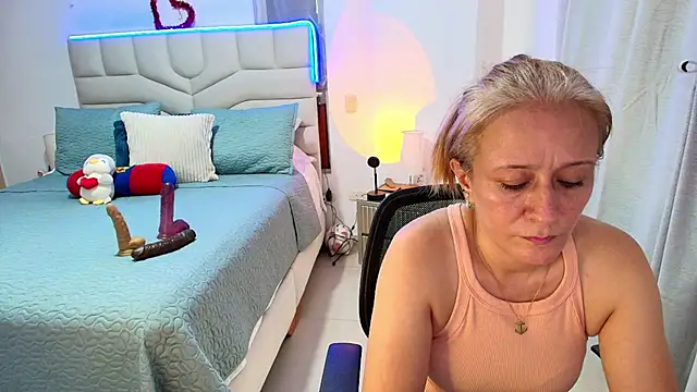 Snapshot of Naty_Stone chatting on July 16, 2026, 10:18 pm Naty Stone online show from July 16, 2026, 10:18 pm