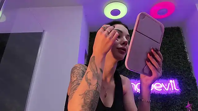 realhotfallingdevil online show from December 2, 2025, 4:36 am