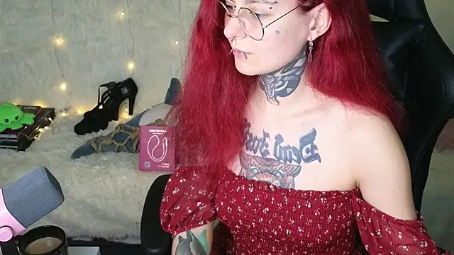 Snapshot of Ginger_Stay chatting on October 27, 2025, 12:55 am Ginger Stay online show from October 27, 2025, 12:55 am