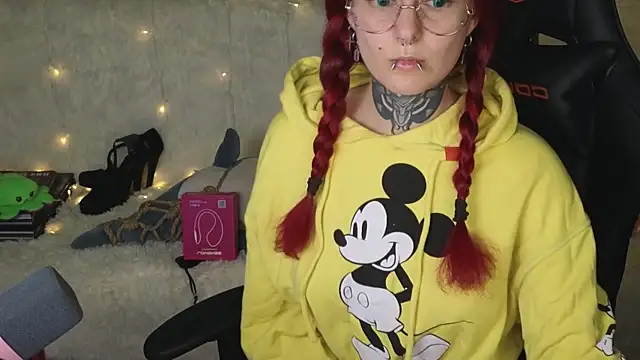 Snapshot of Ginger_Stay chatting on October 30, 2025, 12:31 am Ginger Stay online show from October 30, 2025, 12:31 am