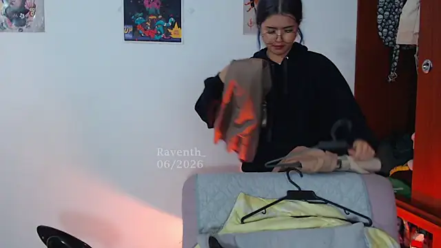 Snapshot of Raventh_ chatting on June 6, 2026, 3:23 am Raventh online show from June 6, 2026, 3:23 am