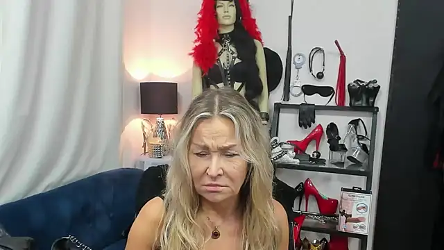 crystaLUX online show from October 21, 2025, 4:12 am