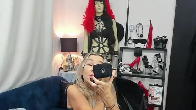 crystaLUX online show from October 30, 2025, 5:06 am