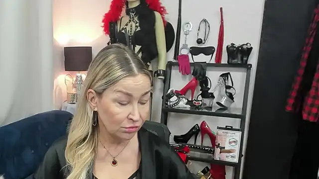 crystaLUX online show from February 2, 2026, 6:12 am