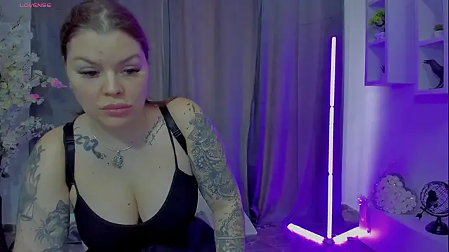 Raven Luna online show from February 7, 2025, 7:50 am